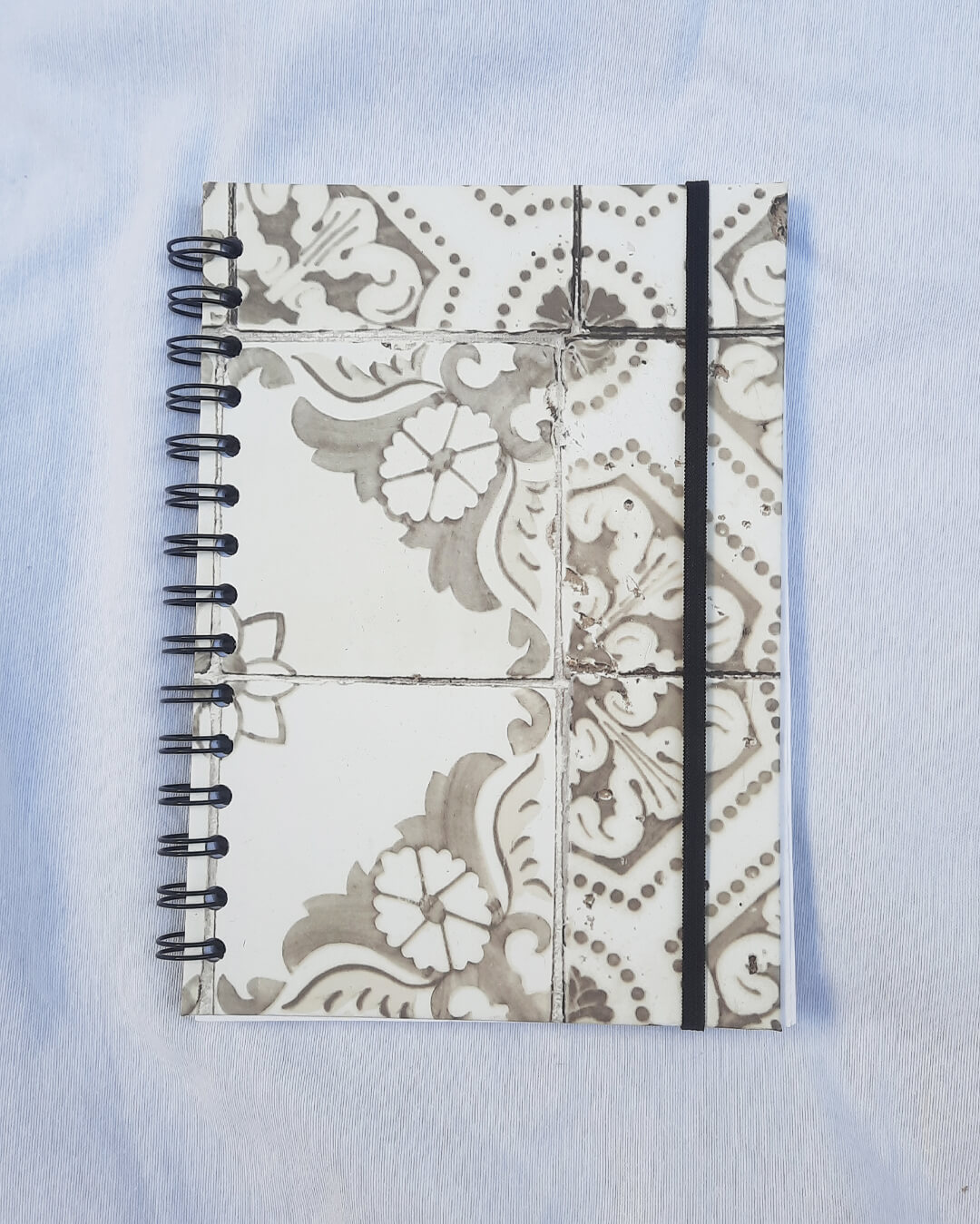 Cuaderno A5 con hojas blancas y wire-o - Imagen 2