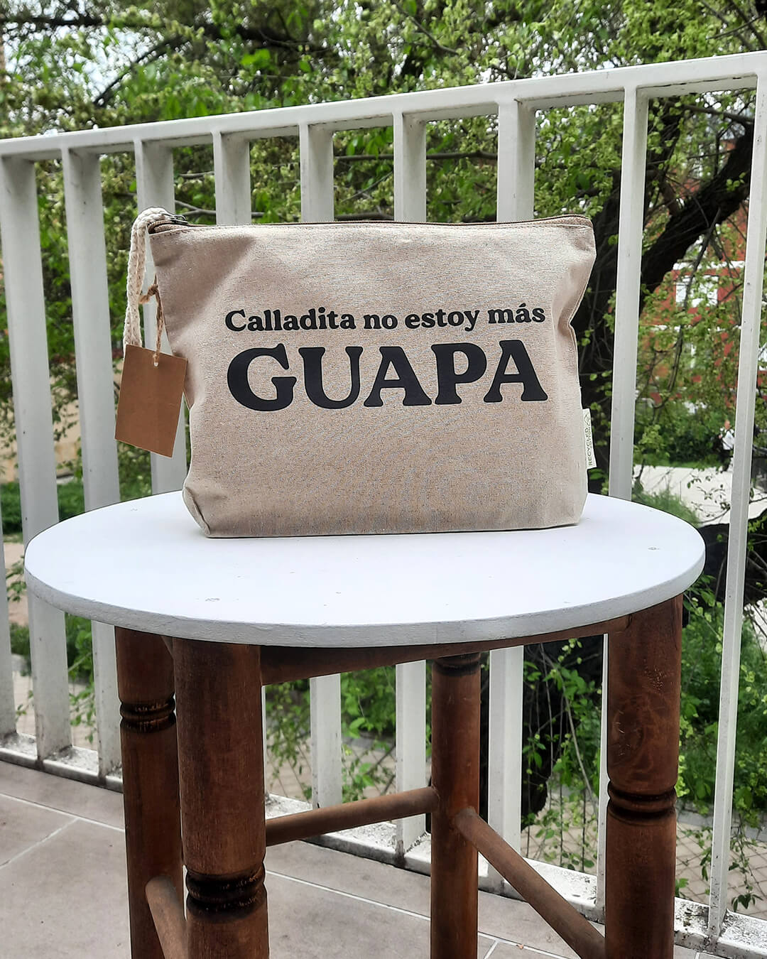 Neceser color crudo con frase Calladita no estoy más guapa