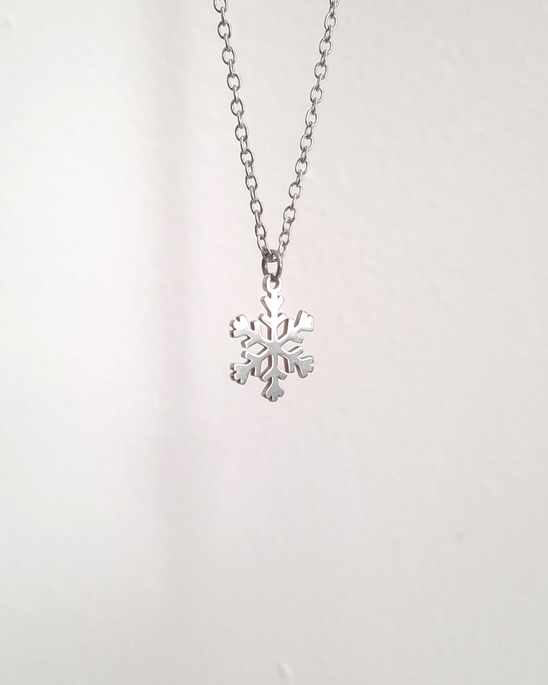 Colgante con forma de copo de nieve de acero inoxidable