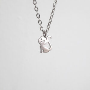 Colgante con forma de gato de acero inoxidable