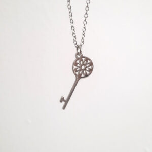 Colgante con forma de llave de acero inoxidable