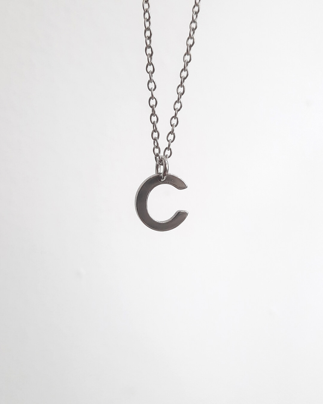 Colgante con forma de letra c de acero inoxidable