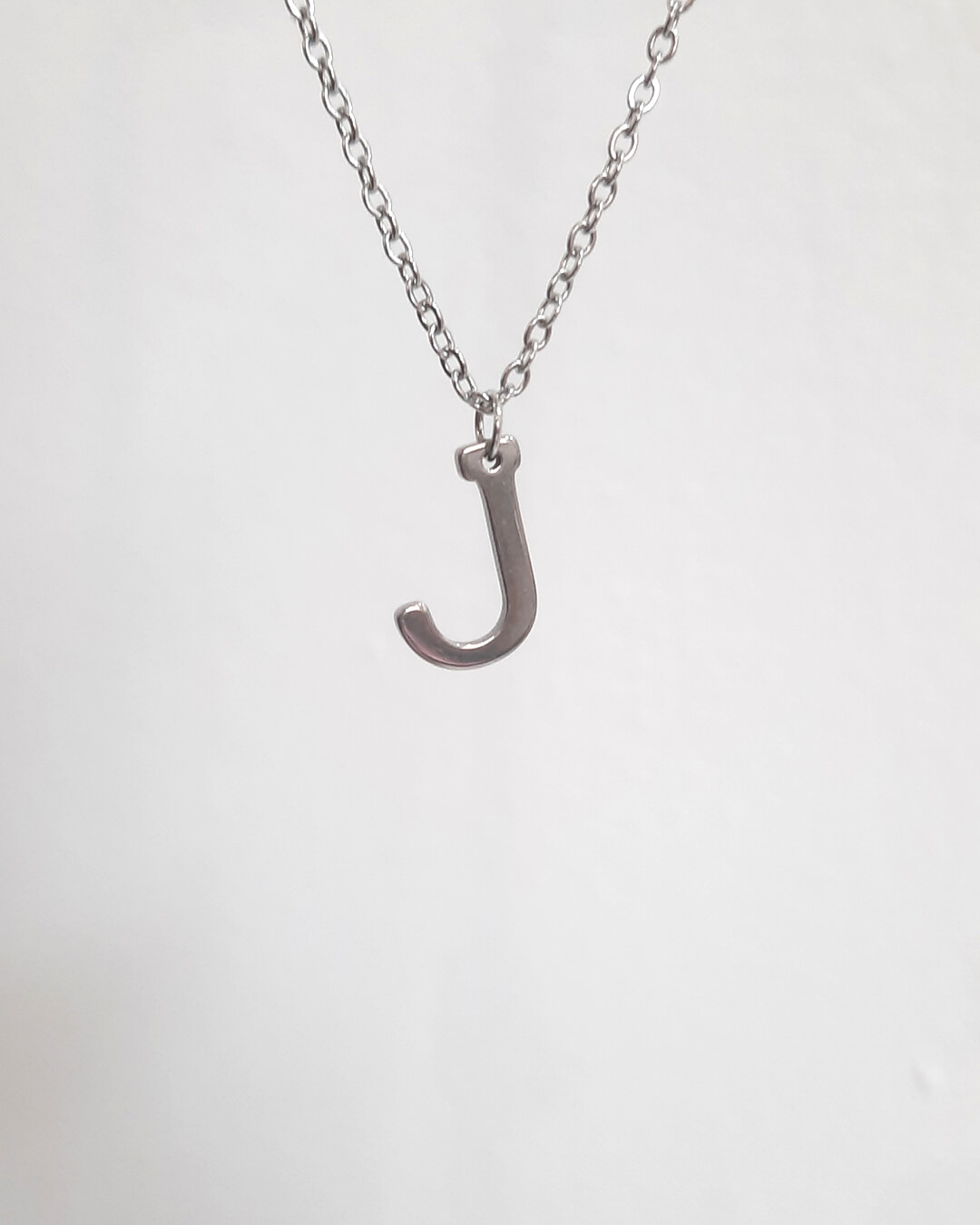 Colgante con forma de letra j de acero inoxidable