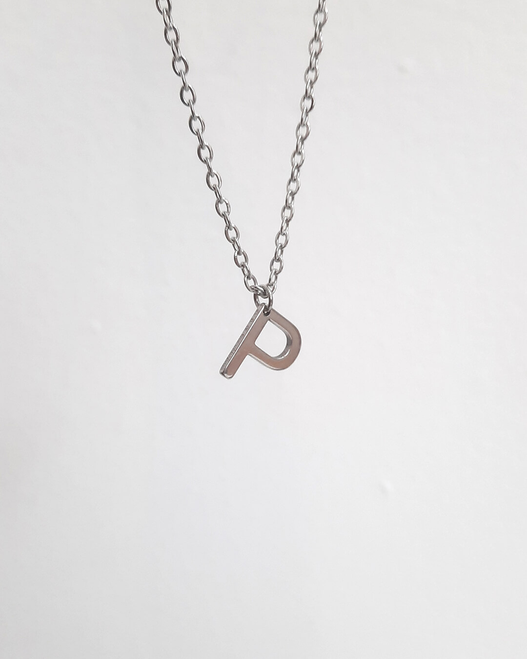 Colgante con forma de letra p de acero inoxidable