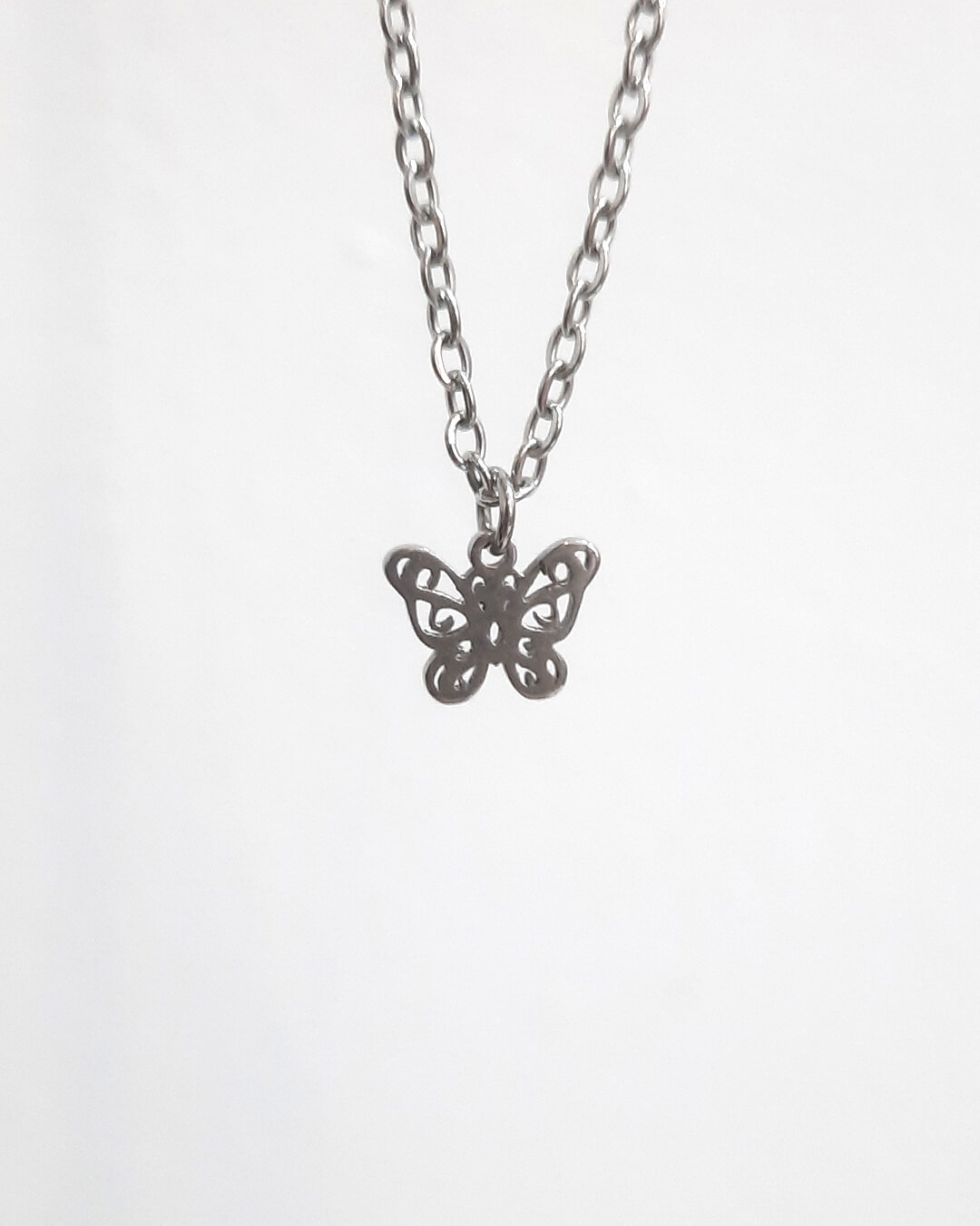 Colgante con forma de mariposa de acero inoxidable