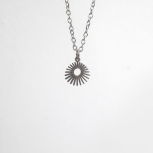Colgante con forma de sol brillante de acero inoxidable