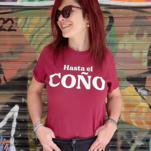 Camiseta color granate con la frase Hasta el coño