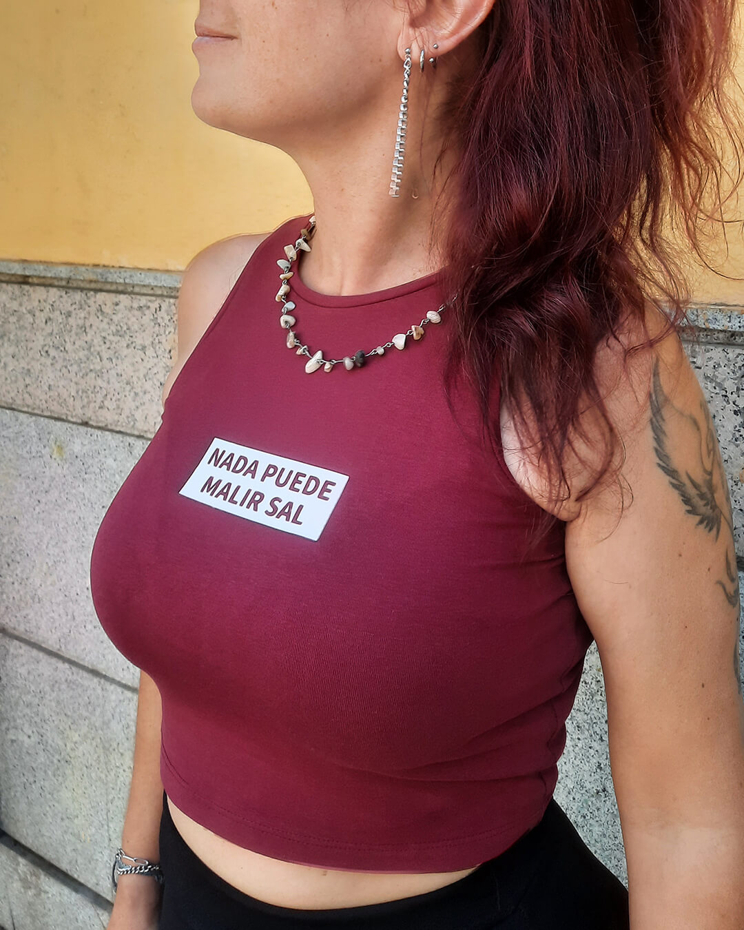 Crop top Nada puede malir sal color granate